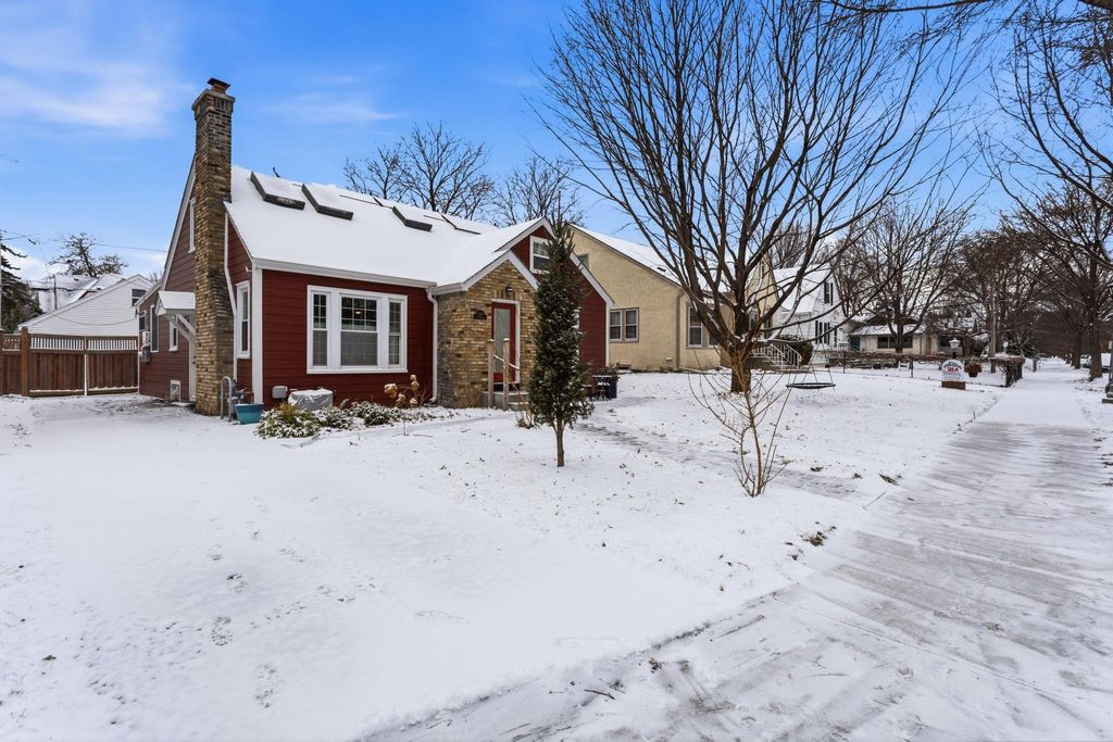 Photo of 1206 Niles Avenue, Saint Paul, MN 55116 (MLS # 7035770)