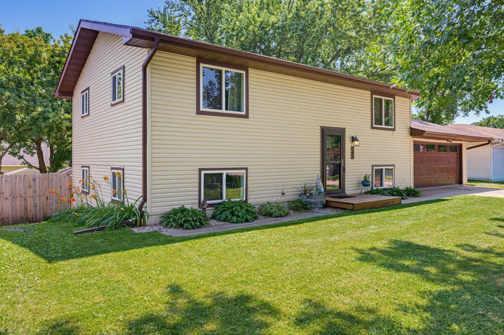 Photo of 745 Dale Street SW, Hutchinson, MN 55350 (MLS # 7119159)