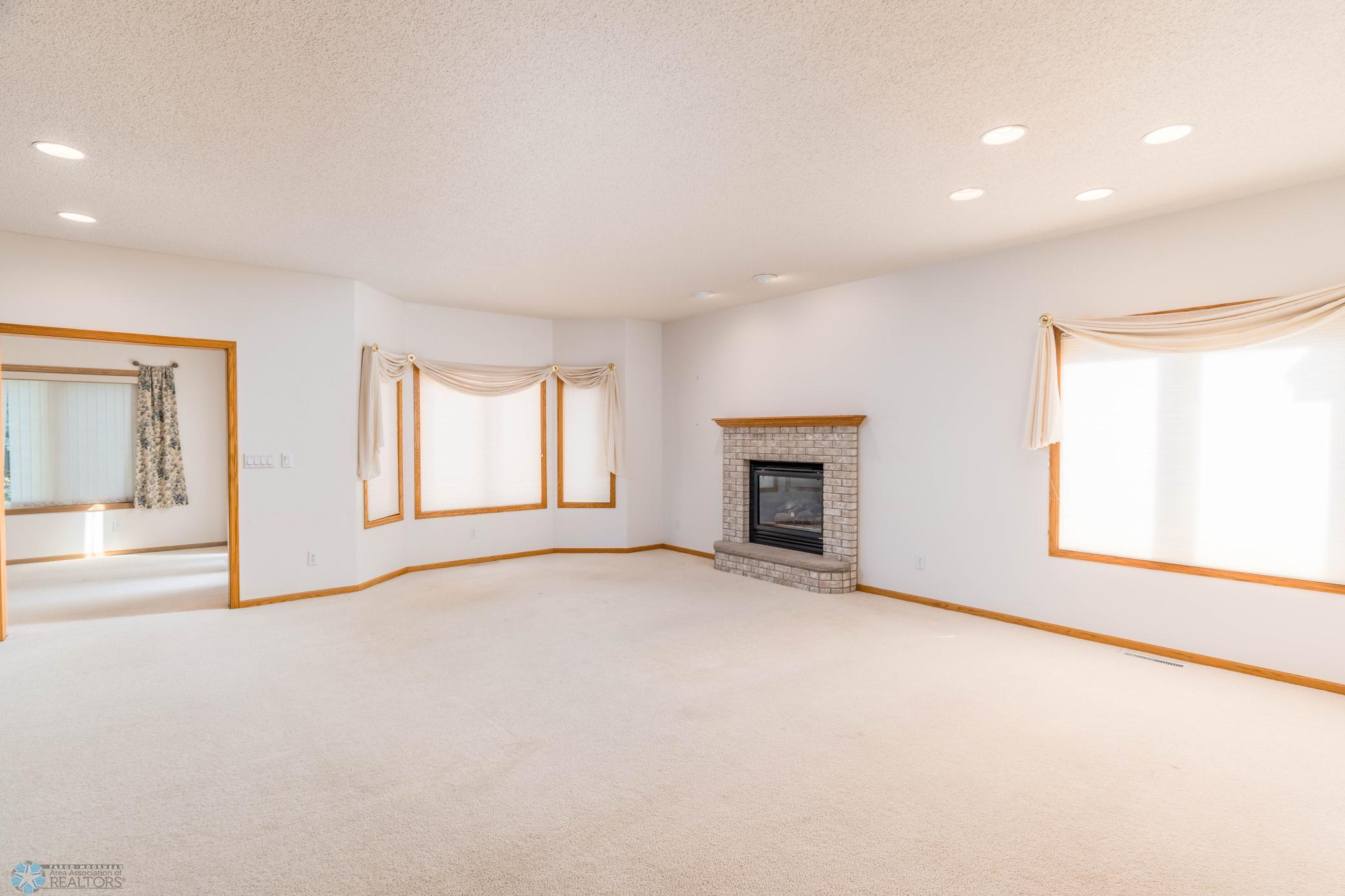 Moorhead, Minnesota 56560, United States, 3 Bedrooms Bedrooms, ,2 BathroomsBathrooms,Residential,Active,257230