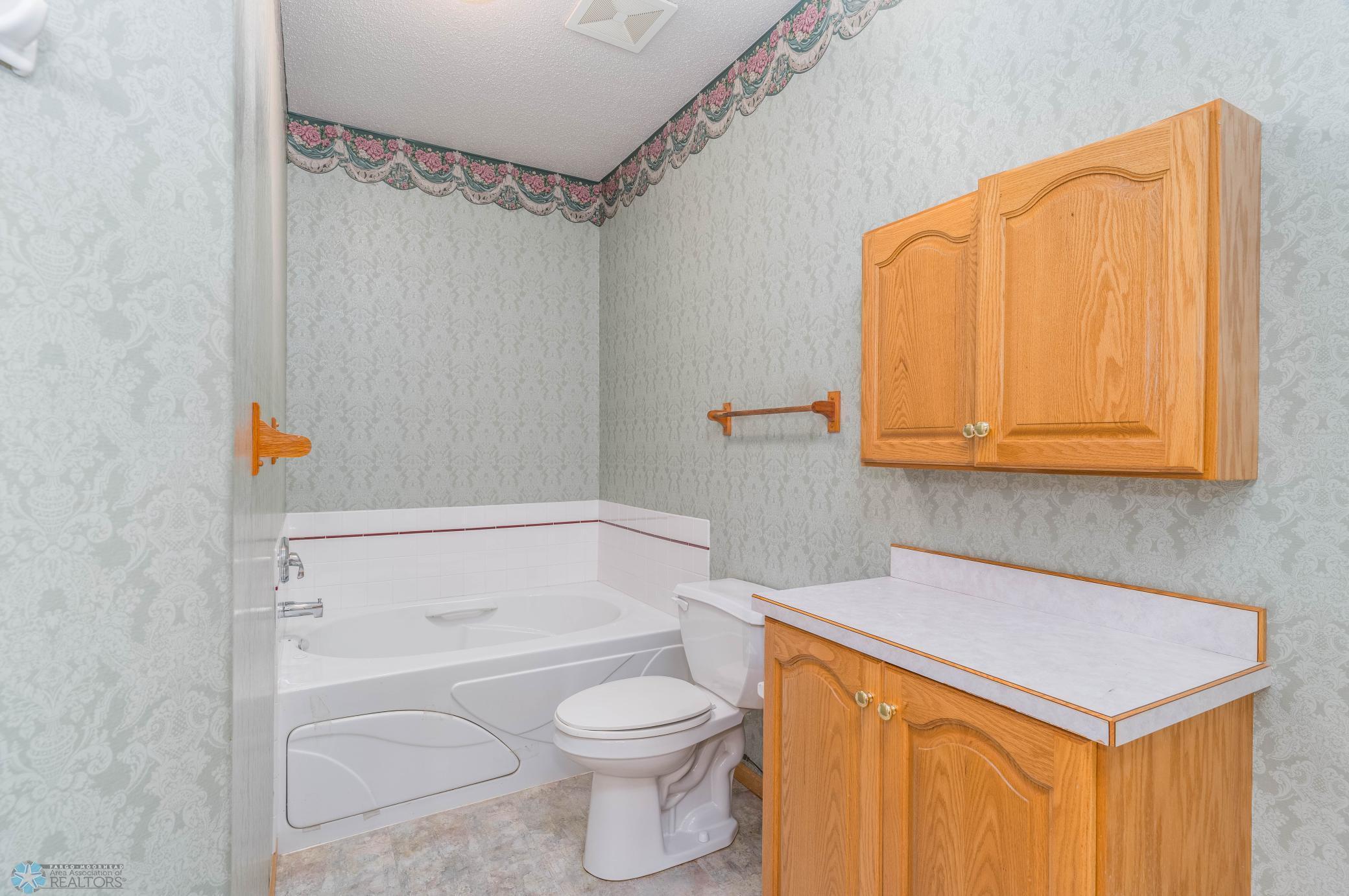 Moorhead, Minnesota 56560, United States, 3 Bedrooms Bedrooms, ,2 BathroomsBathrooms,Residential,Active,257230