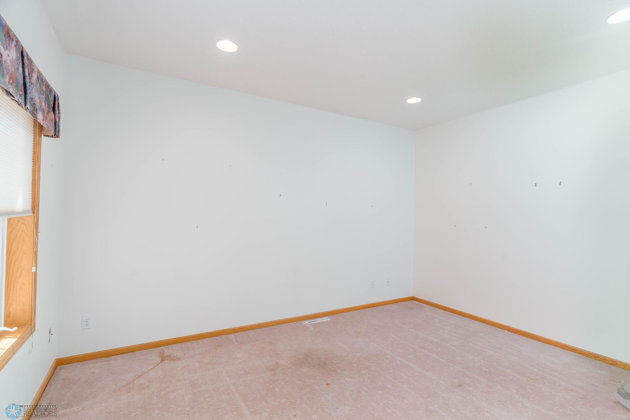 Moorhead, Minnesota 56560, United States, 3 Bedrooms Bedrooms, ,2 BathroomsBathrooms,Residential,Active,257230