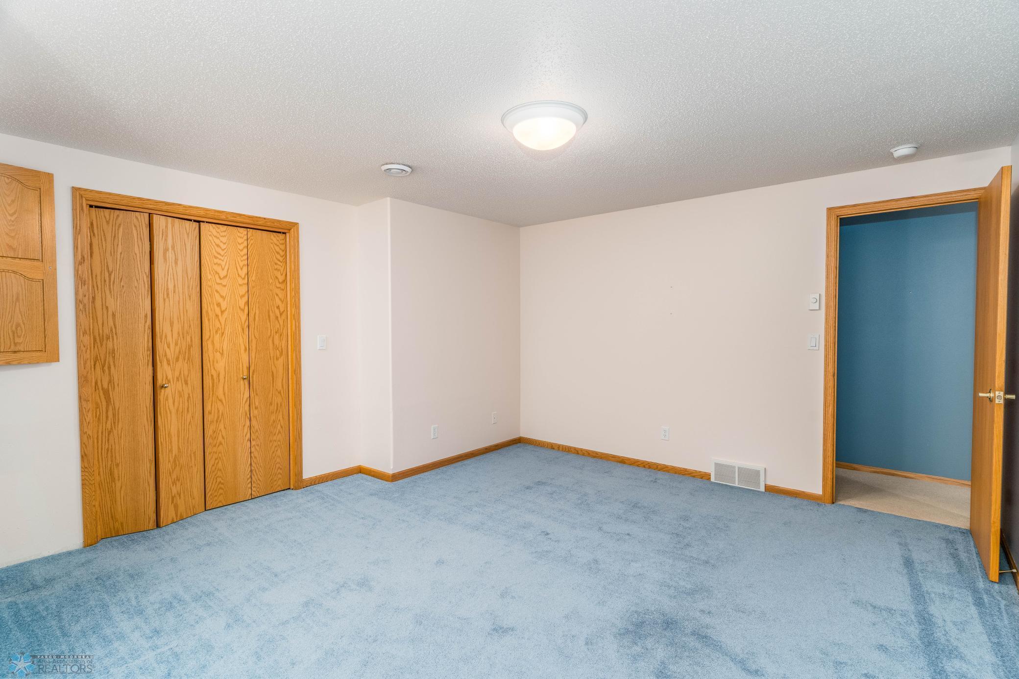 Moorhead, Minnesota 56560, United States, 3 Bedrooms Bedrooms, ,2 BathroomsBathrooms,Residential,Active,257230