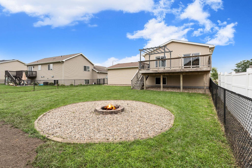 Photo of 703 25th Avenue NW, Austin, MN 55912 (MLS # 7127996)