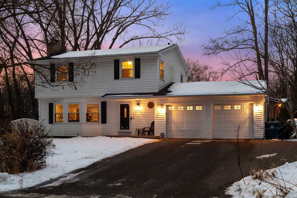 Photo of 2908 Cedar Knoll Court, Minnetonka, MN 55305 (MLS # 7002606)