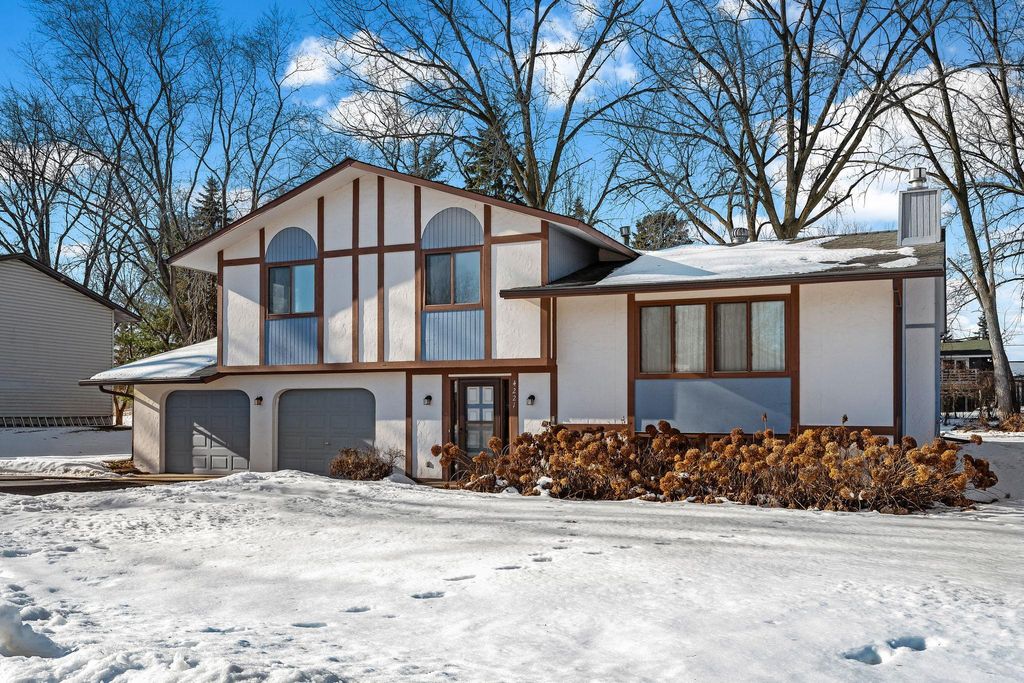 Photo of 4221 Edgemont Street, Vadnais Heights, MN 55127 (MLS # 7005993)