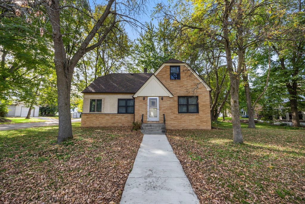 Photo of 401 Central Drive W, Braham, MN 55006 (MLS # 6780138)