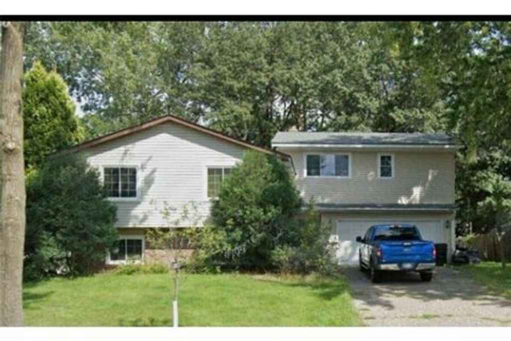 Photo of 504 Crestview Drive S, Maplewood, MN 55119 (MLS # 7010428)