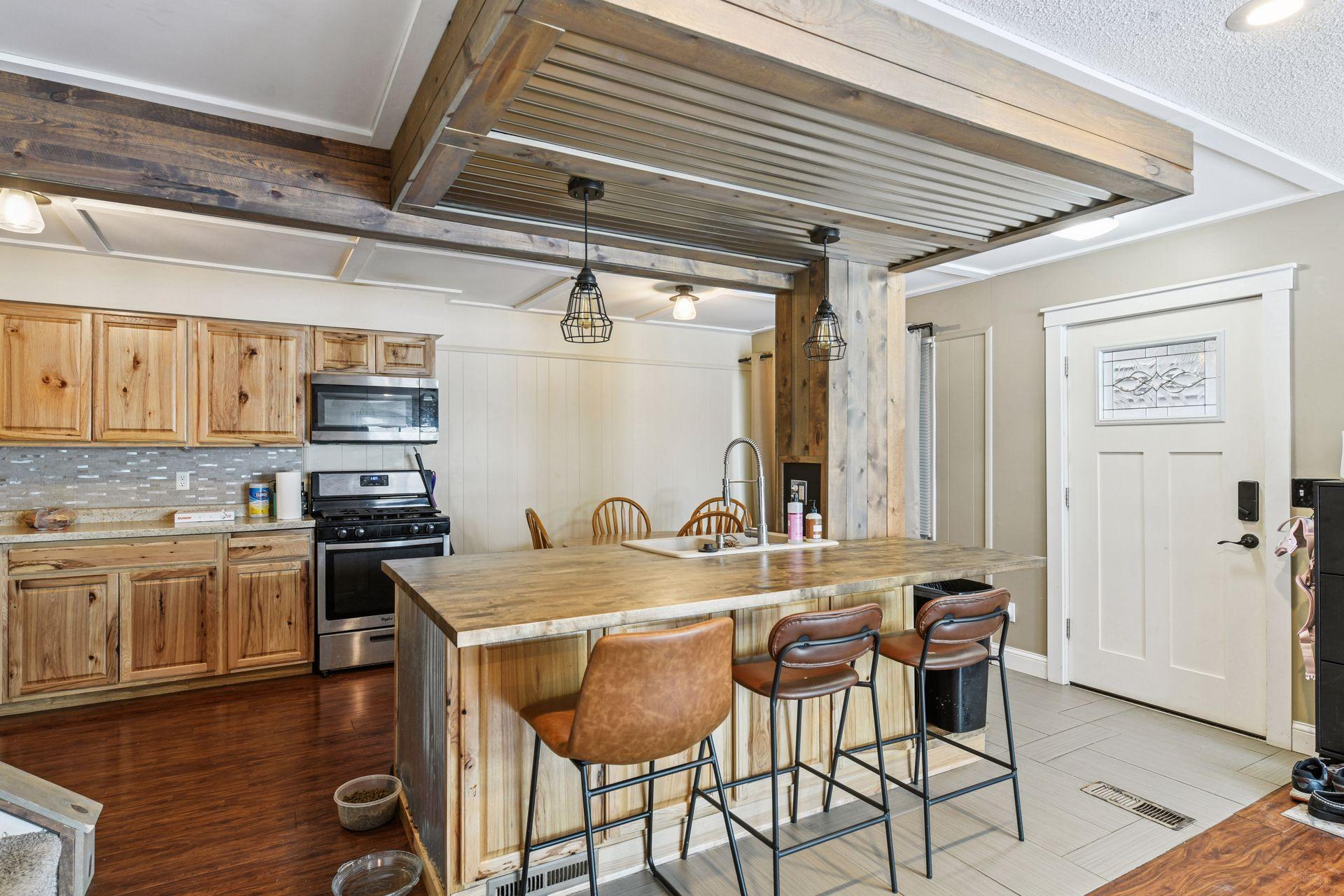 112704 Hundertmark Road