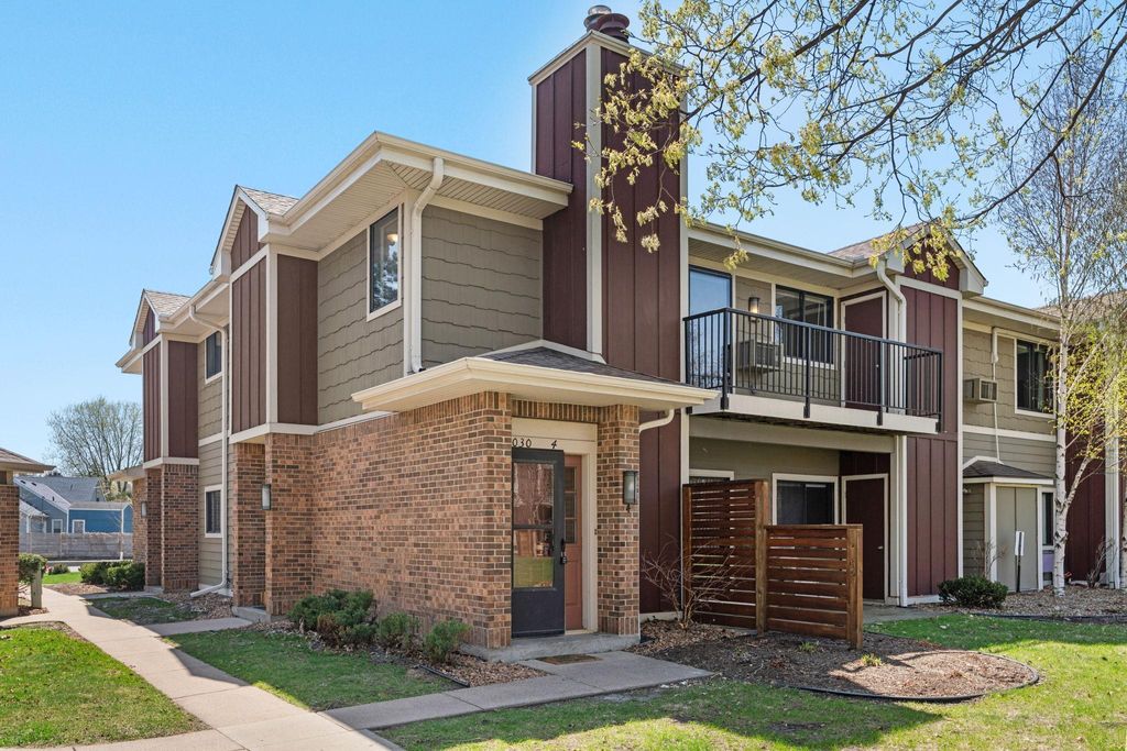 Photo of 1030 W 66th Street #4, Richfield, MN 55423 (MLS # 7026515)
