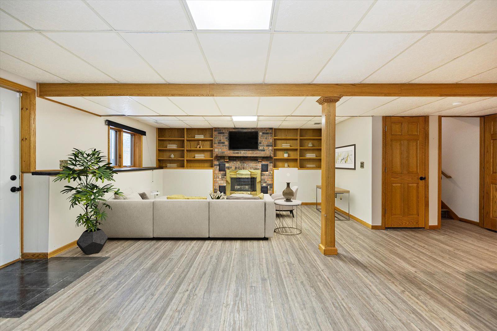 2480 Shryer Avenue E