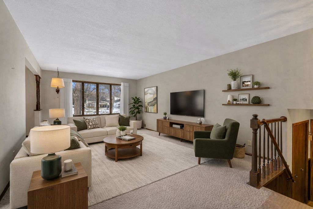 Photo of 726 Hassan Street SE, Hutchinson, MN 55350 (MLS # 6772495)