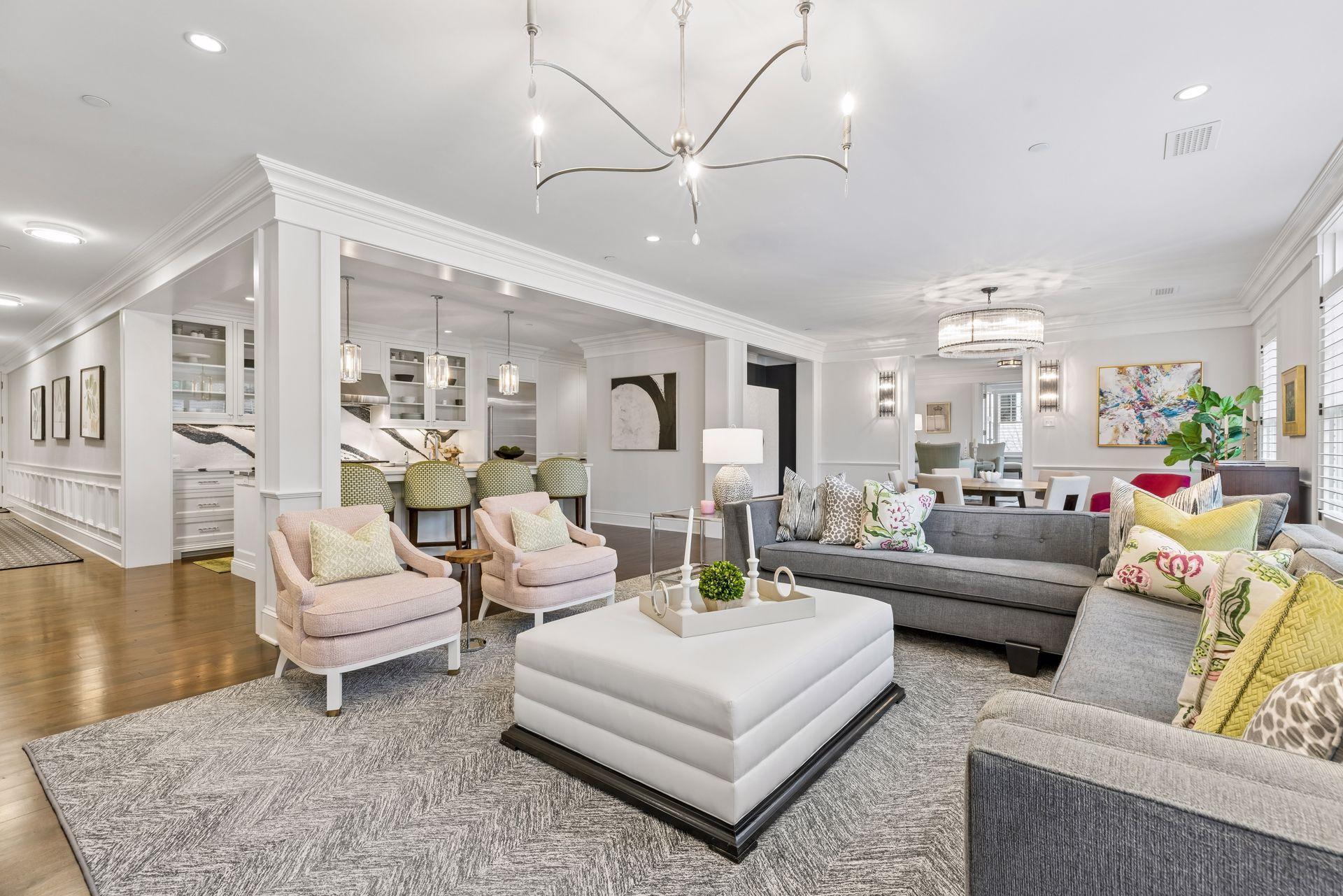 240 Minnetonka Avenue S 203