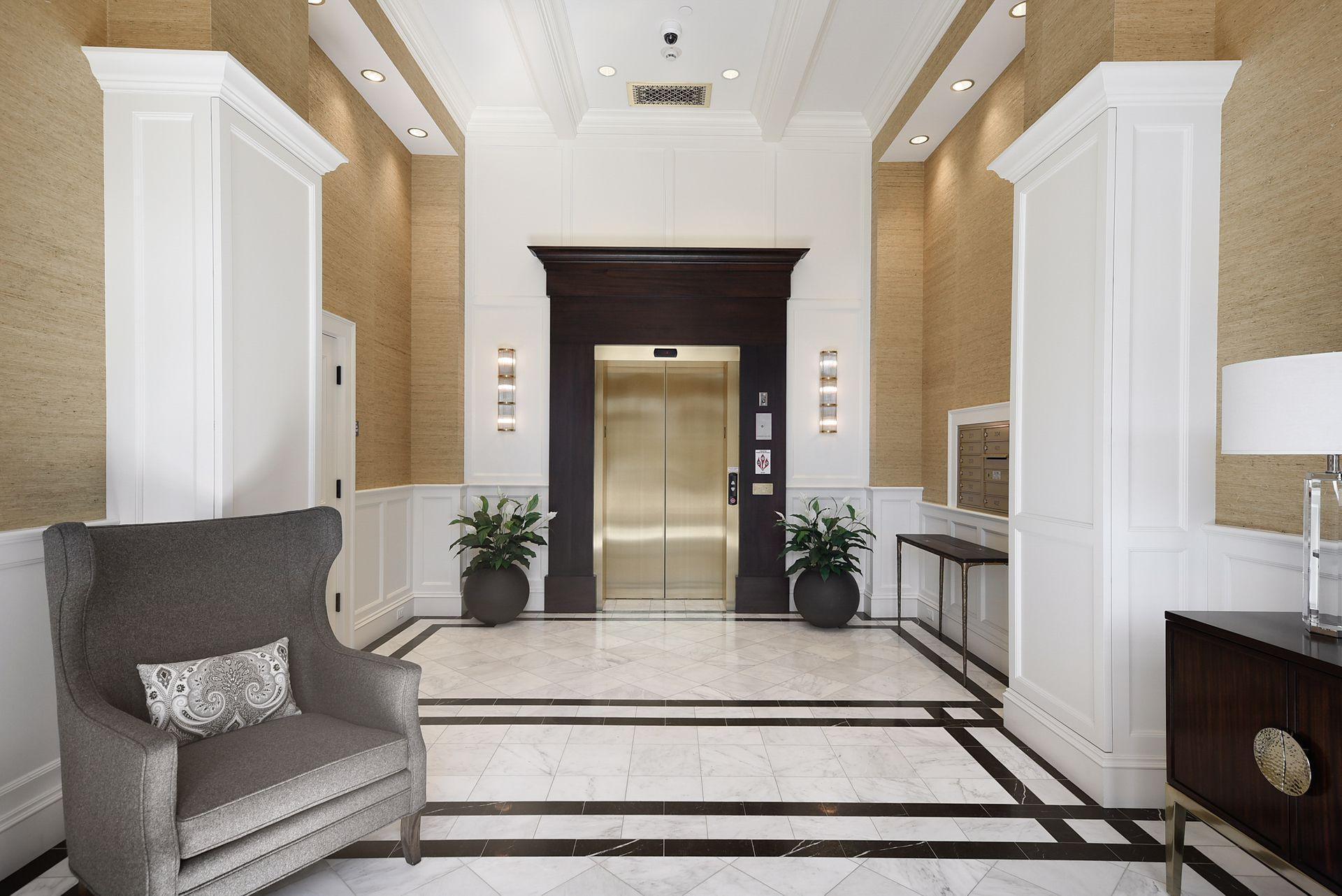 240 Minnetonka Avenue S 203