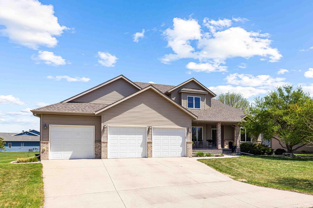 Photo of 854 32nd Street S, Moorhead, MN 56560 (MLS # 7075664)