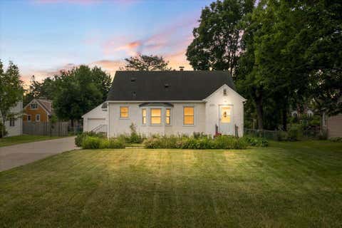 Photo of 2476 Stillwater Road E, Maplewood, MN 55119 (MLS # 7096927)