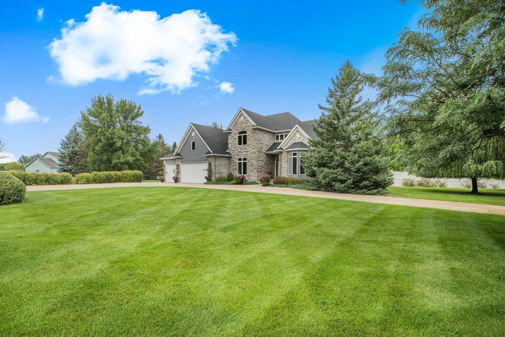 Photo of 2607 Regal Road, Saint Cloud, MN 56301 (MLS # 7007461)