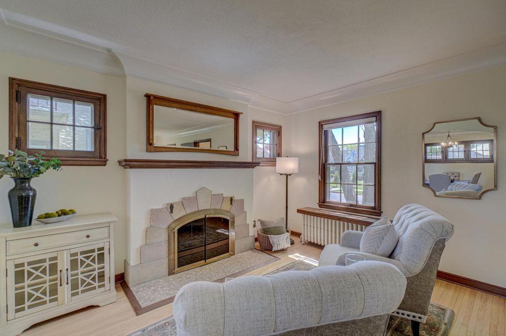 Photo of 1745 Eleanor Avenue, Saint Paul, MN 55116 (MLS # 7047757)