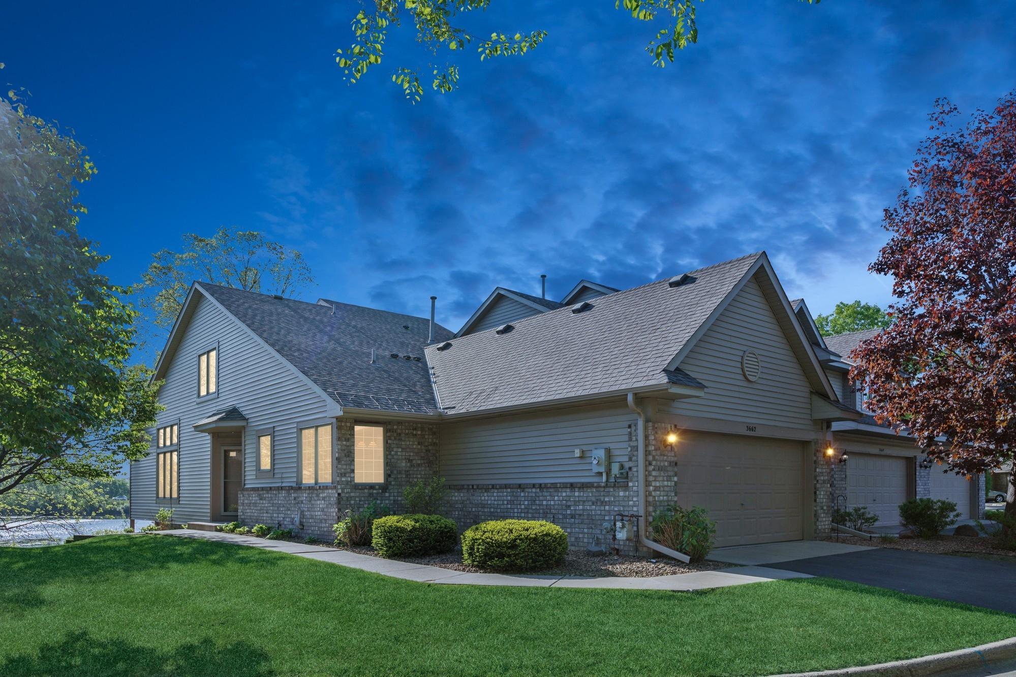 3662 Pond View Point