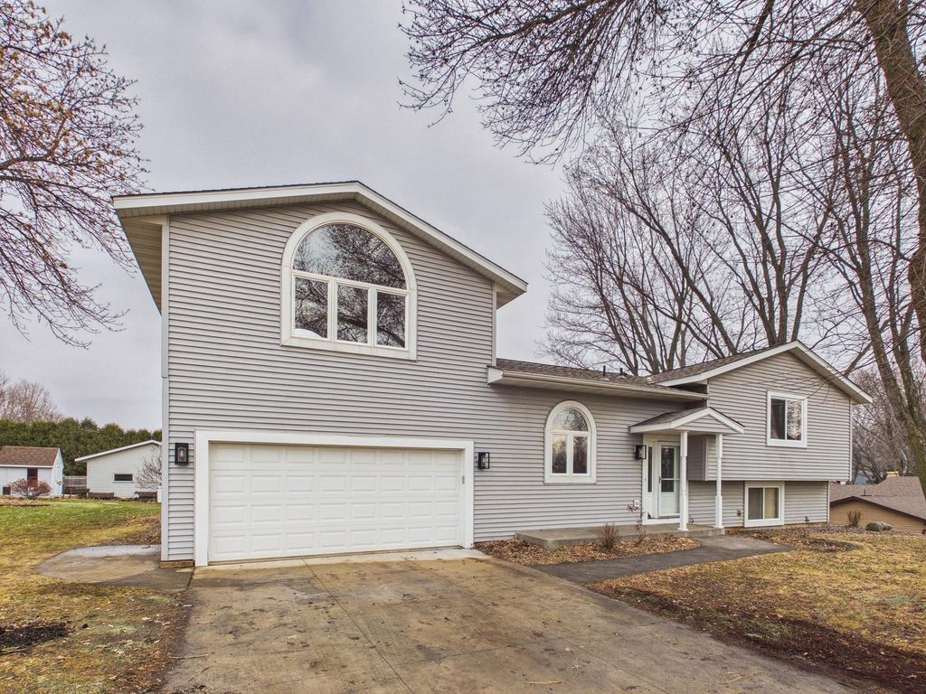 Photo of 573 Rolling Meadows Lane SE, New Prague, MN 56071 (MLS # 7029982)