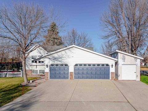 2918 Village Green Drive Moorhead MN 56560