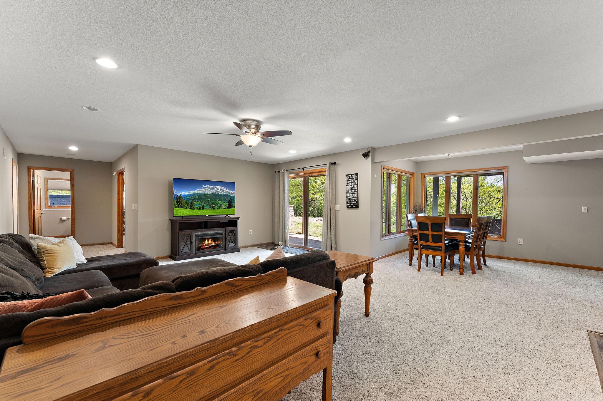 Prescott, Wisconsin, 54021, United States, 5 Bedrooms Bedrooms, ,6 BathroomsBathrooms,Residential,Active,2017498