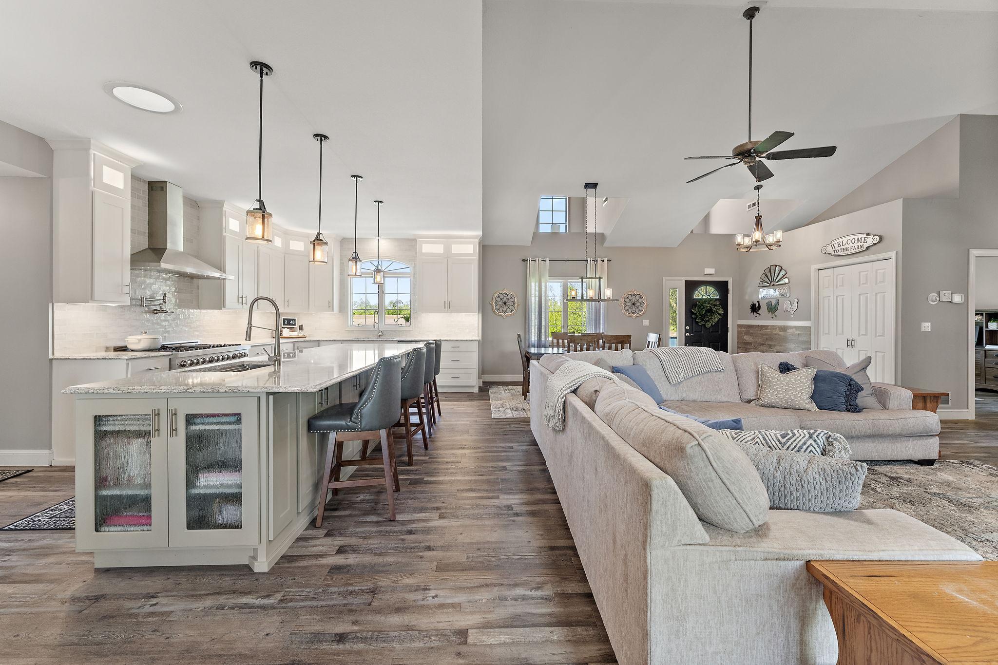 Prescott, Wisconsin, 54021, United States, 5 Bedrooms Bedrooms, ,6 BathroomsBathrooms,Residential,Active,2017498