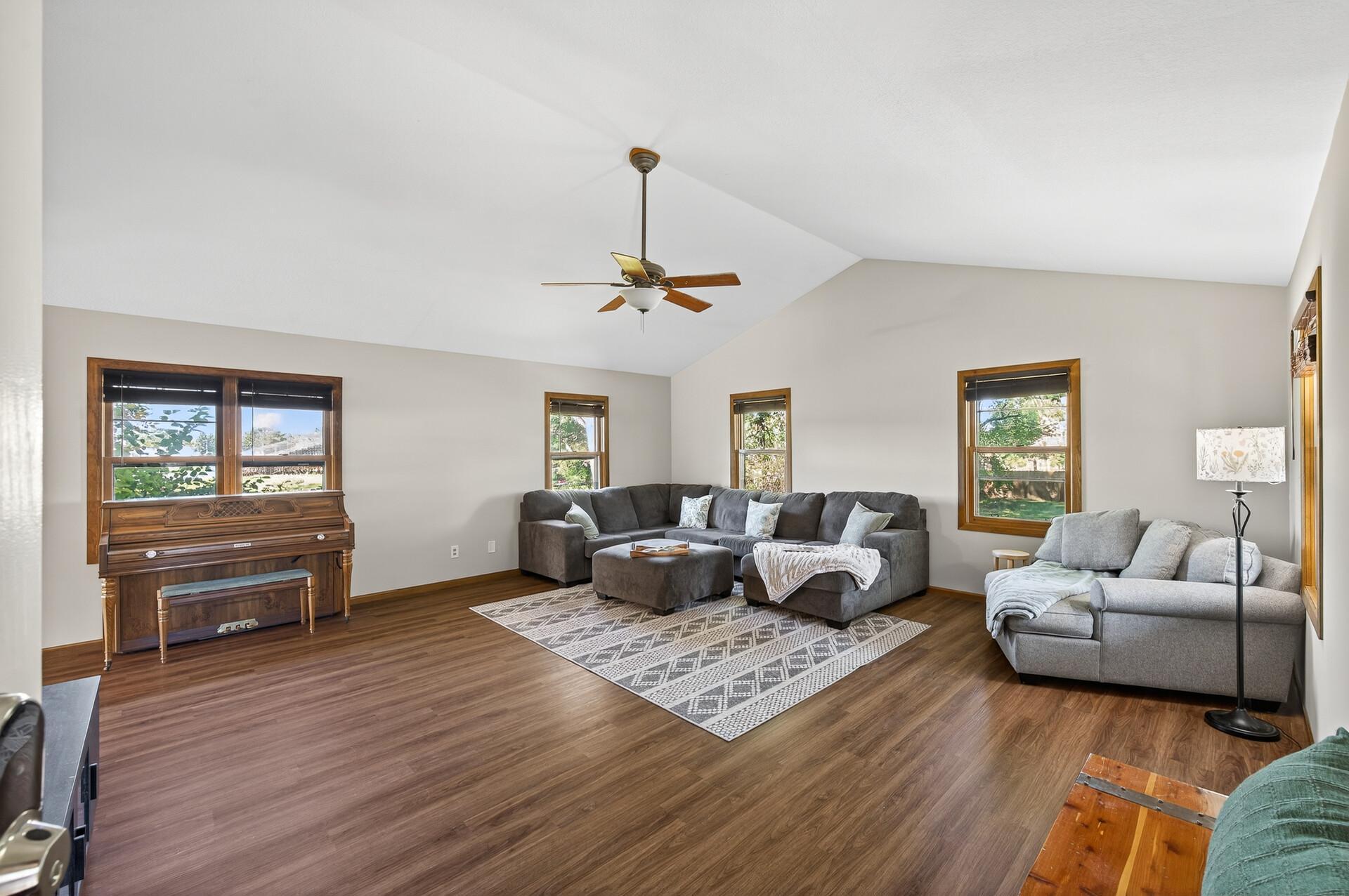 Roseville, Minnesota 55113, United States, 3 Bedrooms Bedrooms, ,2 BathroomsBathrooms,Residential,Active,224776