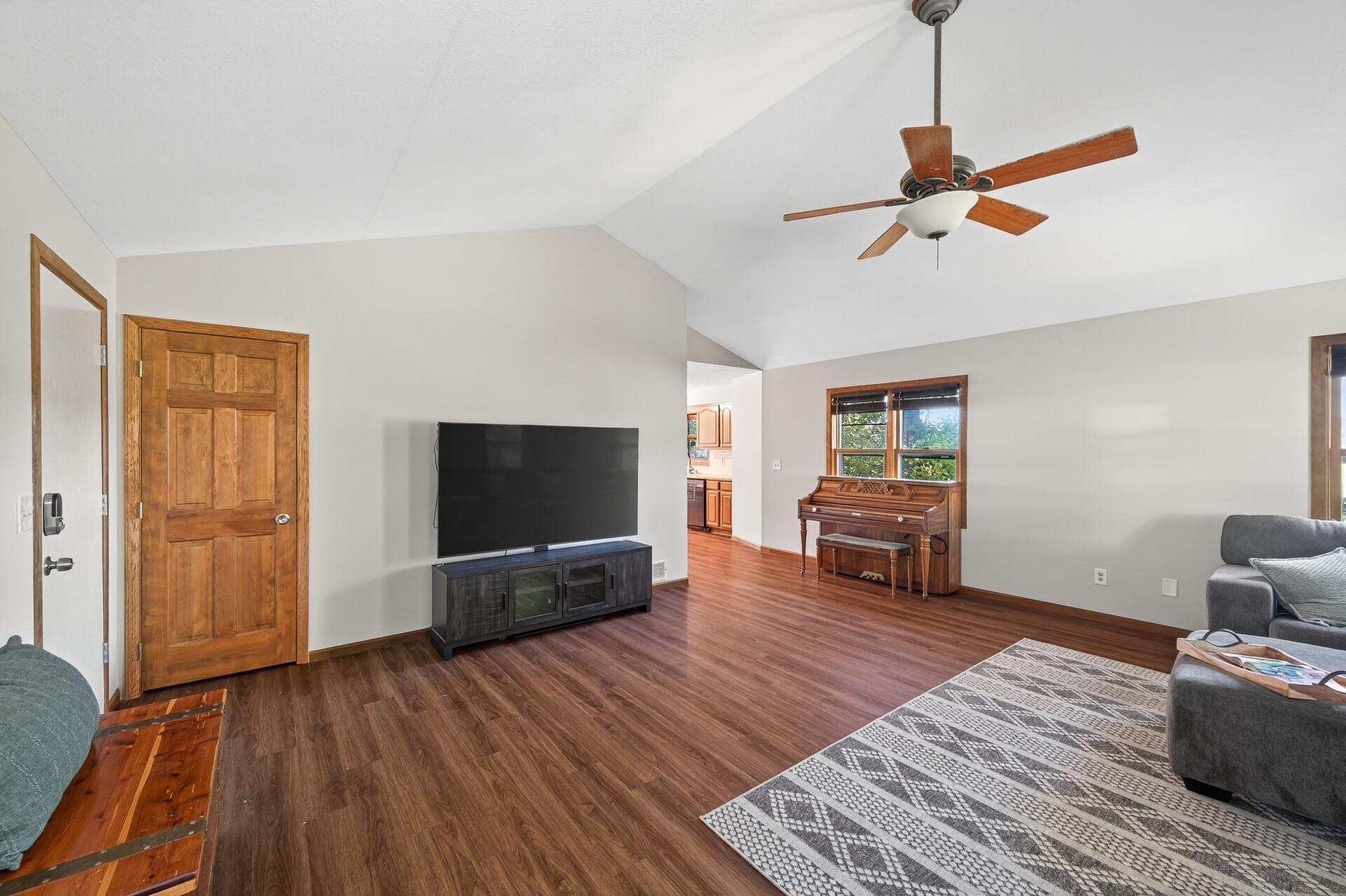 Roseville, Minnesota 55113, United States, 3 Bedrooms Bedrooms, ,2 BathroomsBathrooms,Residential,Active,224776