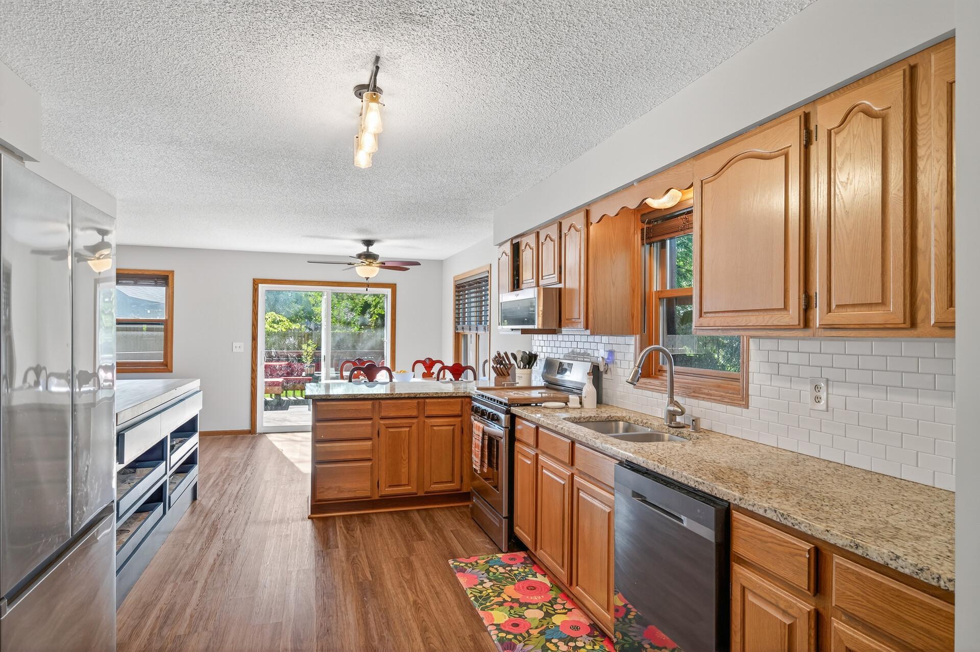 Roseville, Minnesota 55113, United States, 3 Bedrooms Bedrooms, ,2 BathroomsBathrooms,Residential,Active,224776