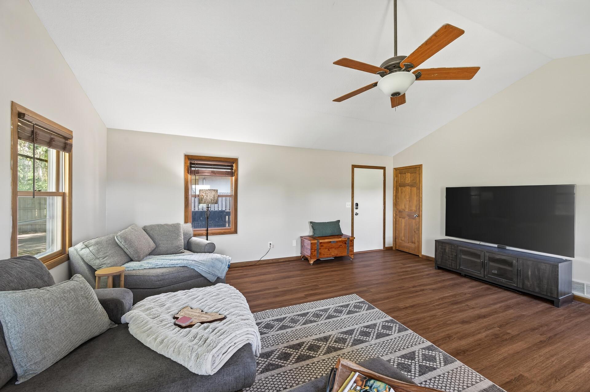 Roseville, Minnesota 55113, United States, 3 Bedrooms Bedrooms, ,2 BathroomsBathrooms,Residential,Active,224776