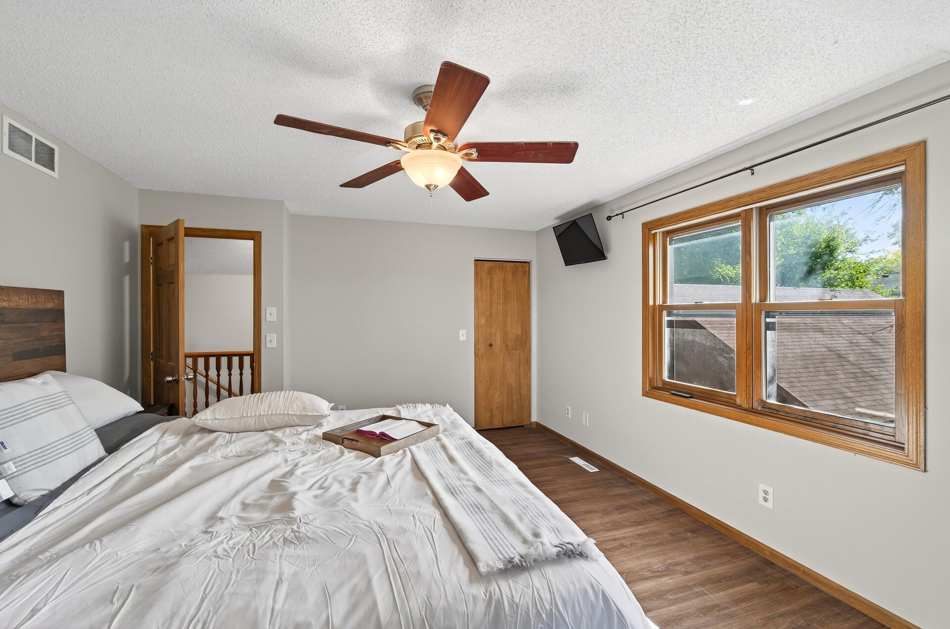 Roseville, Minnesota 55113, United States, 3 Bedrooms Bedrooms, ,2 BathroomsBathrooms,Residential,Active,224776