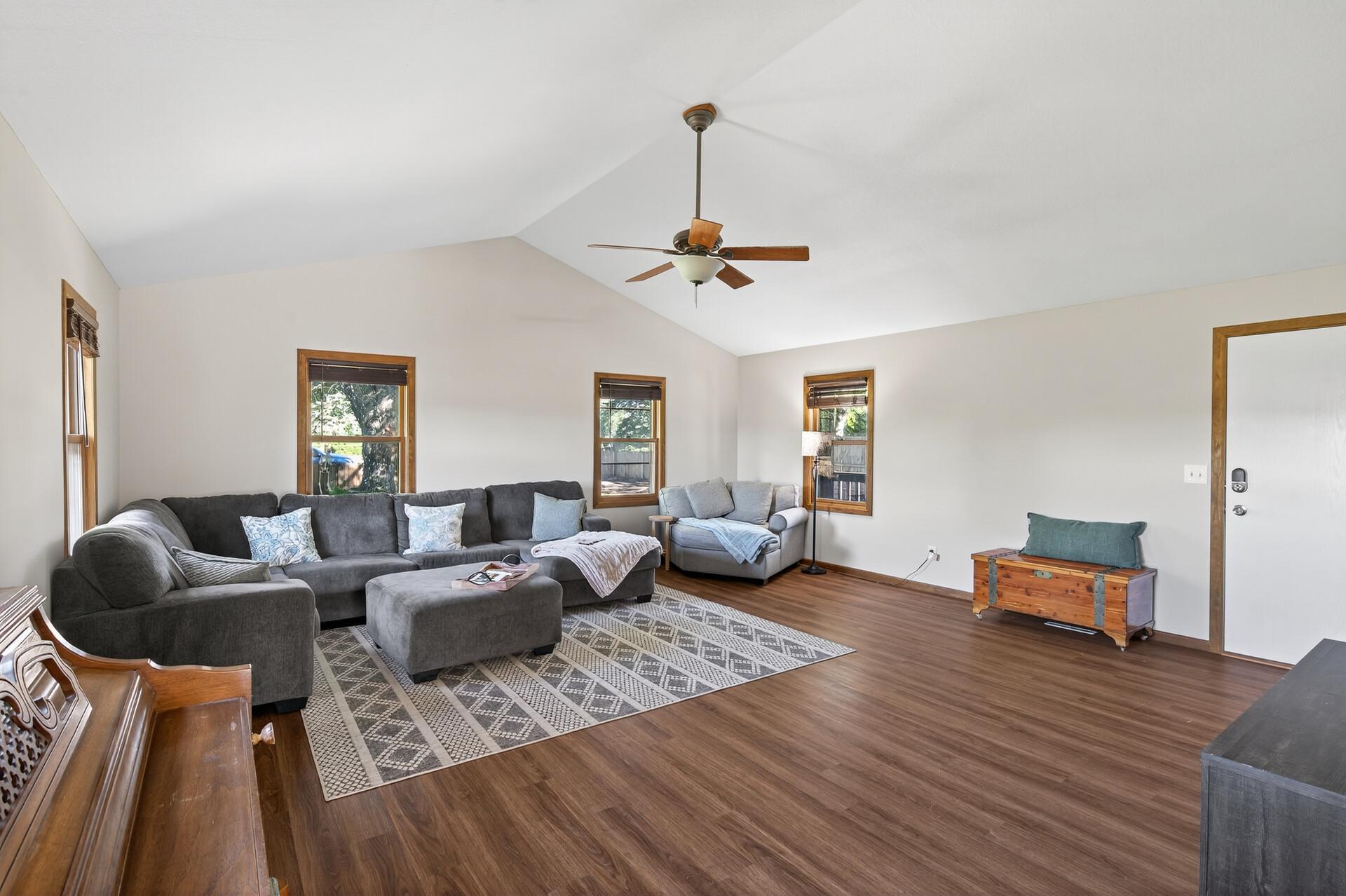 Roseville, Minnesota 55113, United States, 3 Bedrooms Bedrooms, ,2 BathroomsBathrooms,Residential,Active,224776