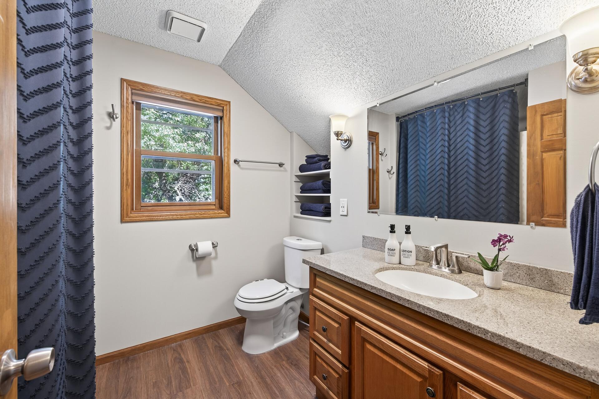 Roseville, Minnesota 55113, United States, 3 Bedrooms Bedrooms, ,2 BathroomsBathrooms,Residential,Active,224776