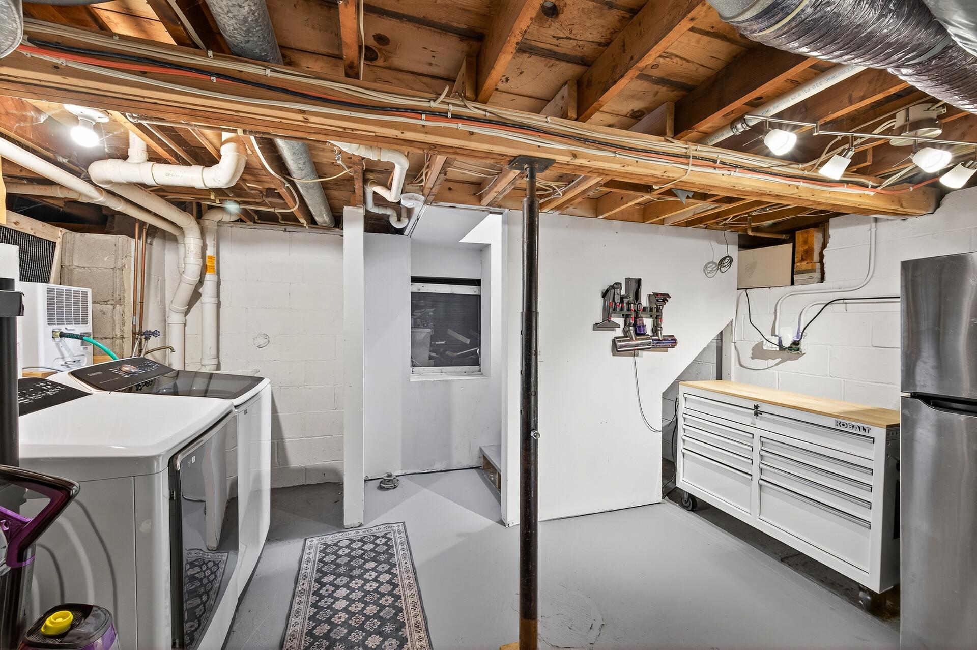 Roseville, Minnesota 55113, United States, 3 Bedrooms Bedrooms, ,2 BathroomsBathrooms,Residential,Active,224776