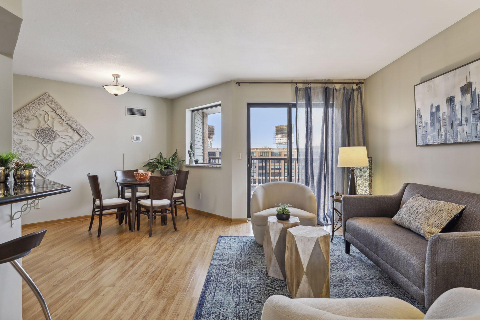 78 10th Street E 901