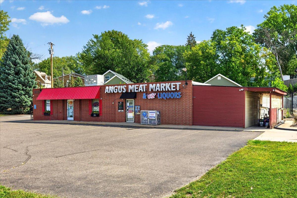 2700 Maplewood Drive N
