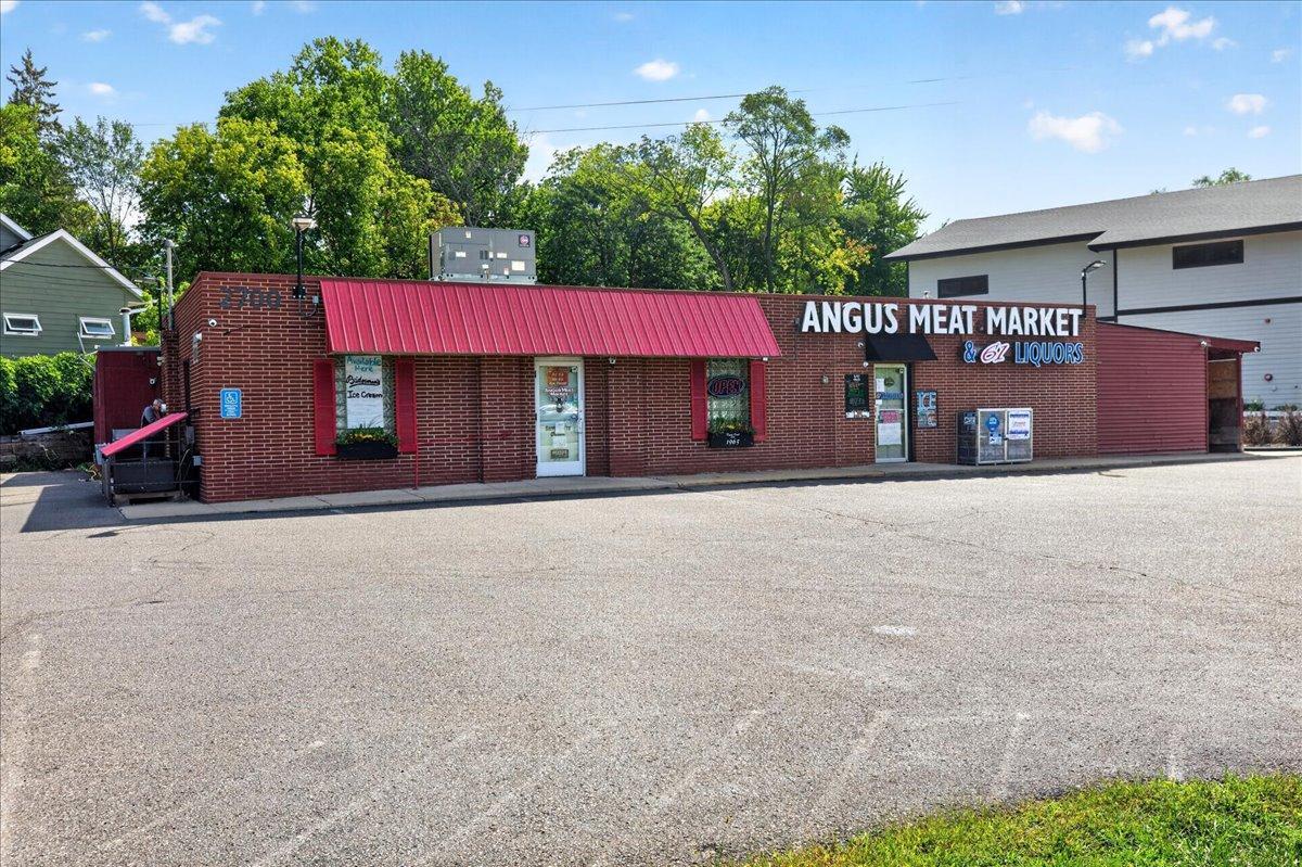 2700 Maplewood Drive N