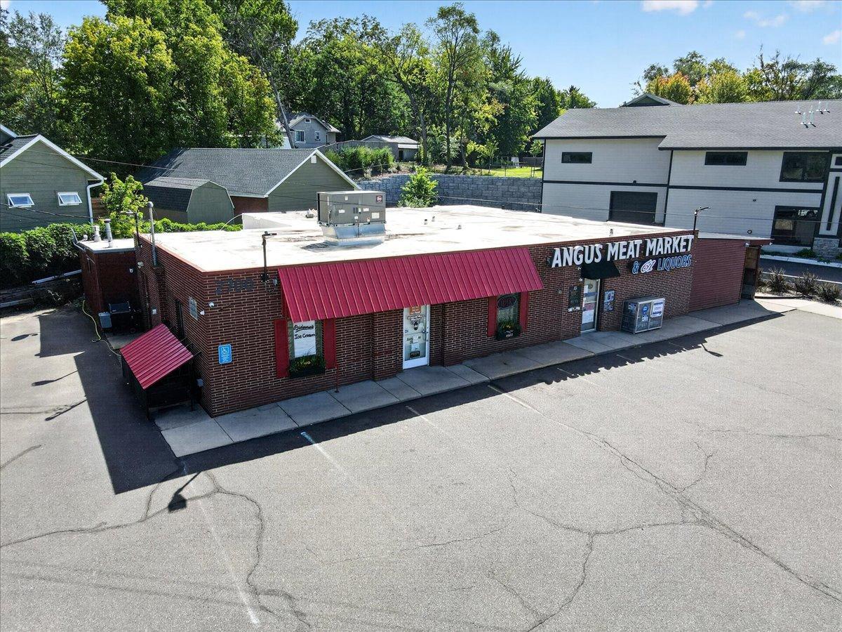 2700 Maplewood Drive N