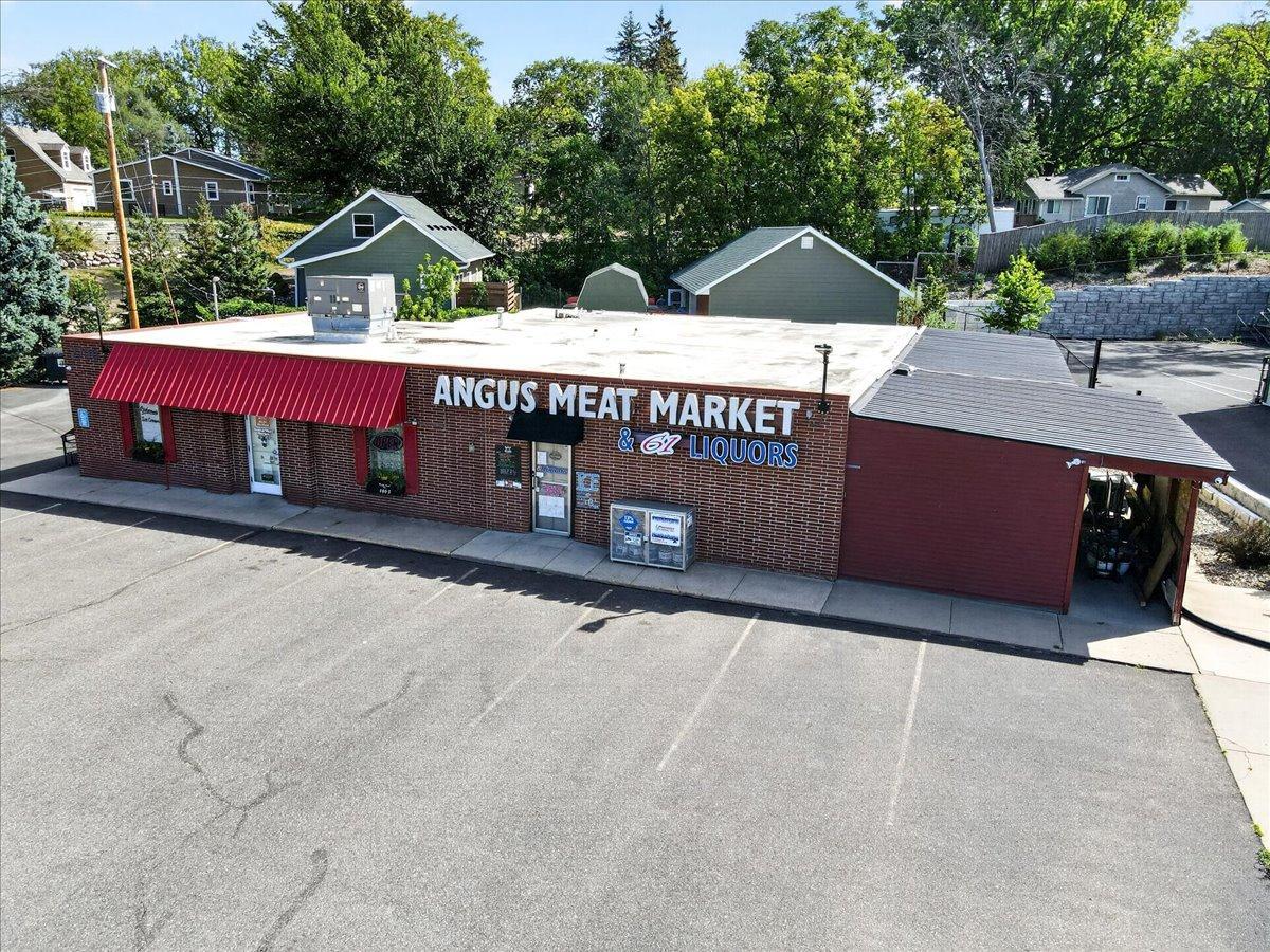 2700 Maplewood Drive N
