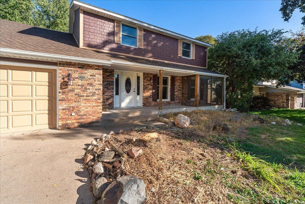 Photo of 1331 Willow Circle, Roseville, MN 55113 (MLS # 7157137)