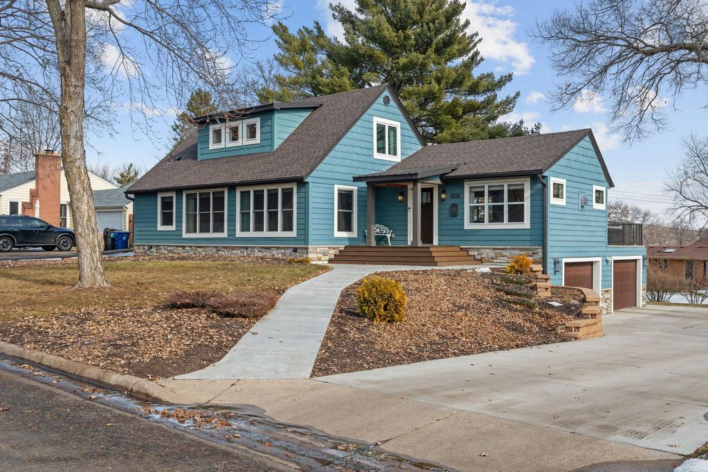 Photo of 1108 Quebec Avenue N, Golden Valley, MN 55427 (MLS # 7031279)