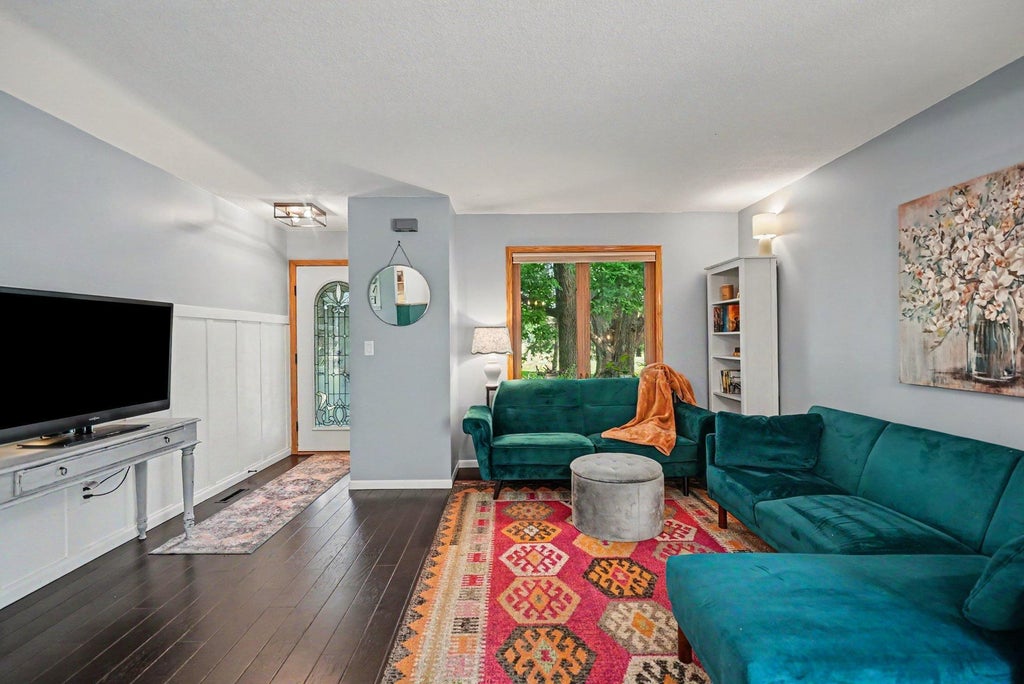 Photo of 1504 Millpond Court, Chaska, MN 55318 (MLS # 7103214)