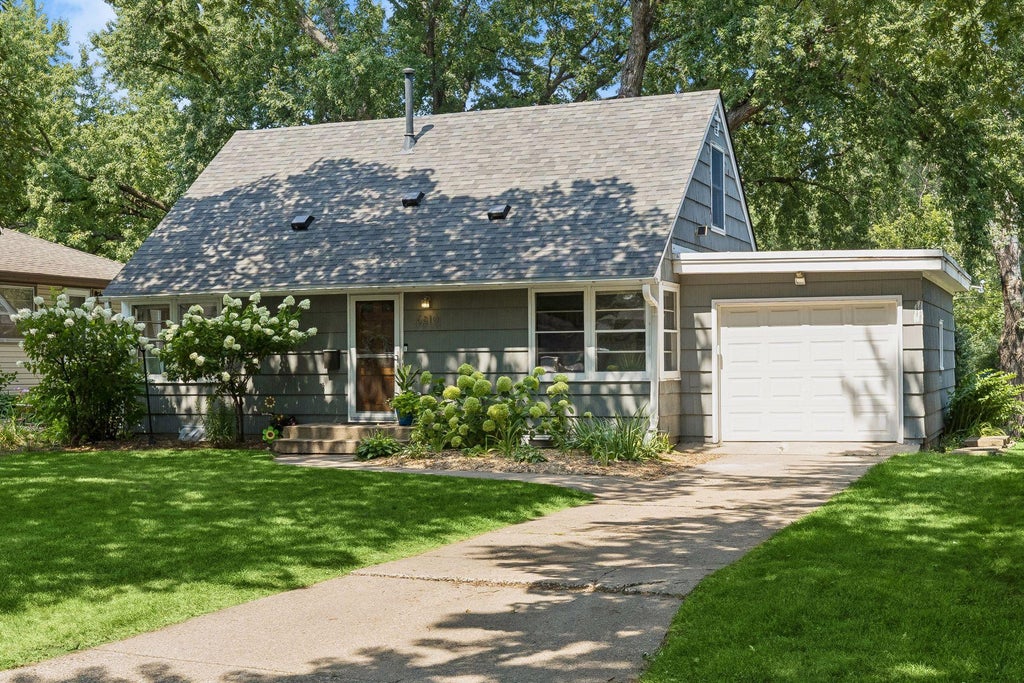Photo of 6810 W 24th Street, Saint Louis Park, MN 55426 (MLS # 7124976)