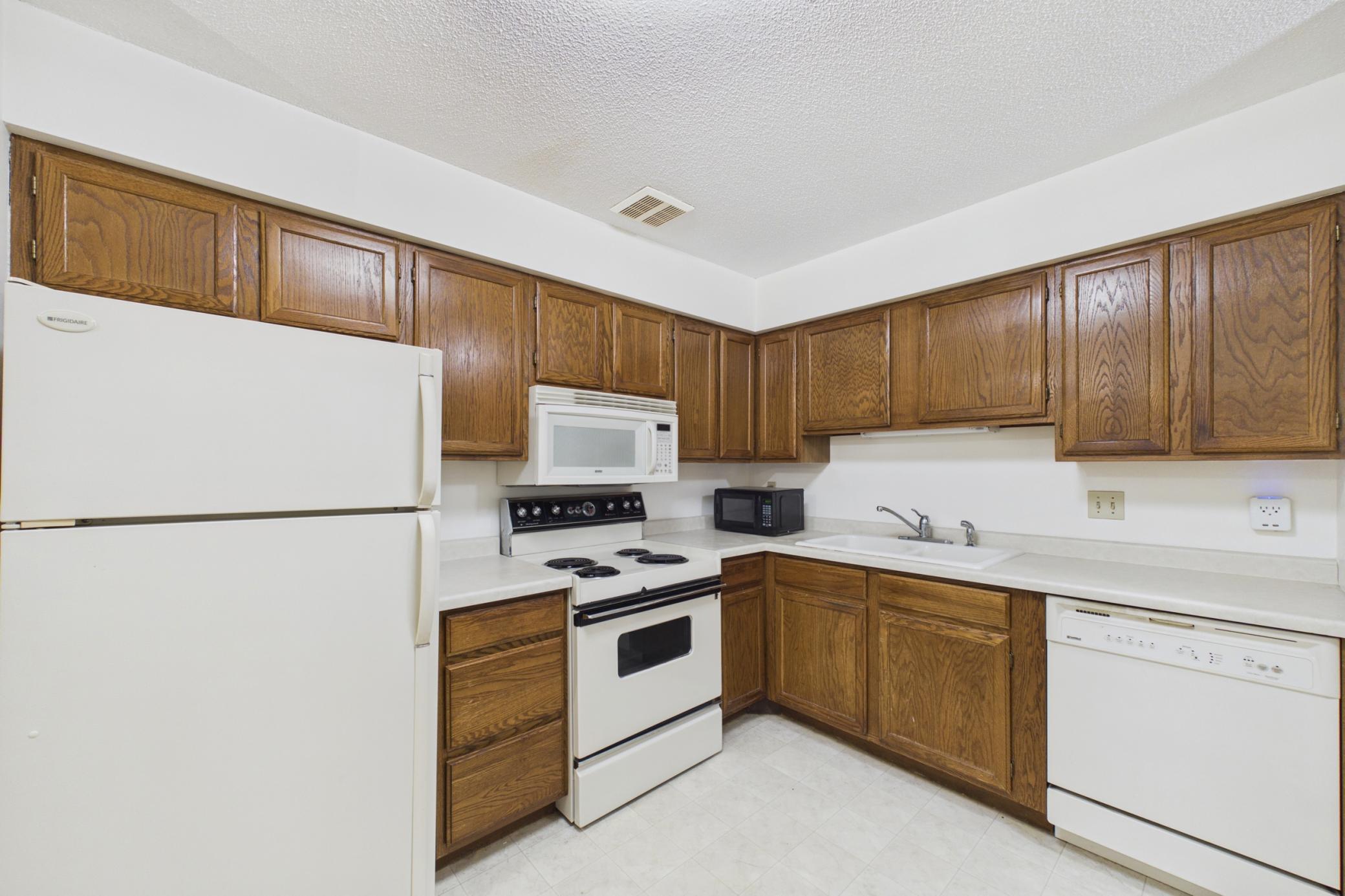 1000 41st Avenue NE 211