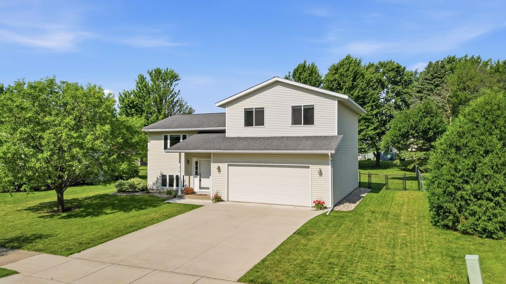 Photo of 212 Glen Ellen Drive, Mankato, MN 56001 (MLS # 7099874)