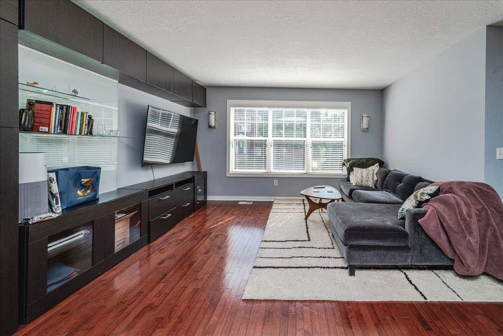 Photo of 1440 Marshall St ST NE, Minneapolis, MN 55413 (MLS # 7103964)
