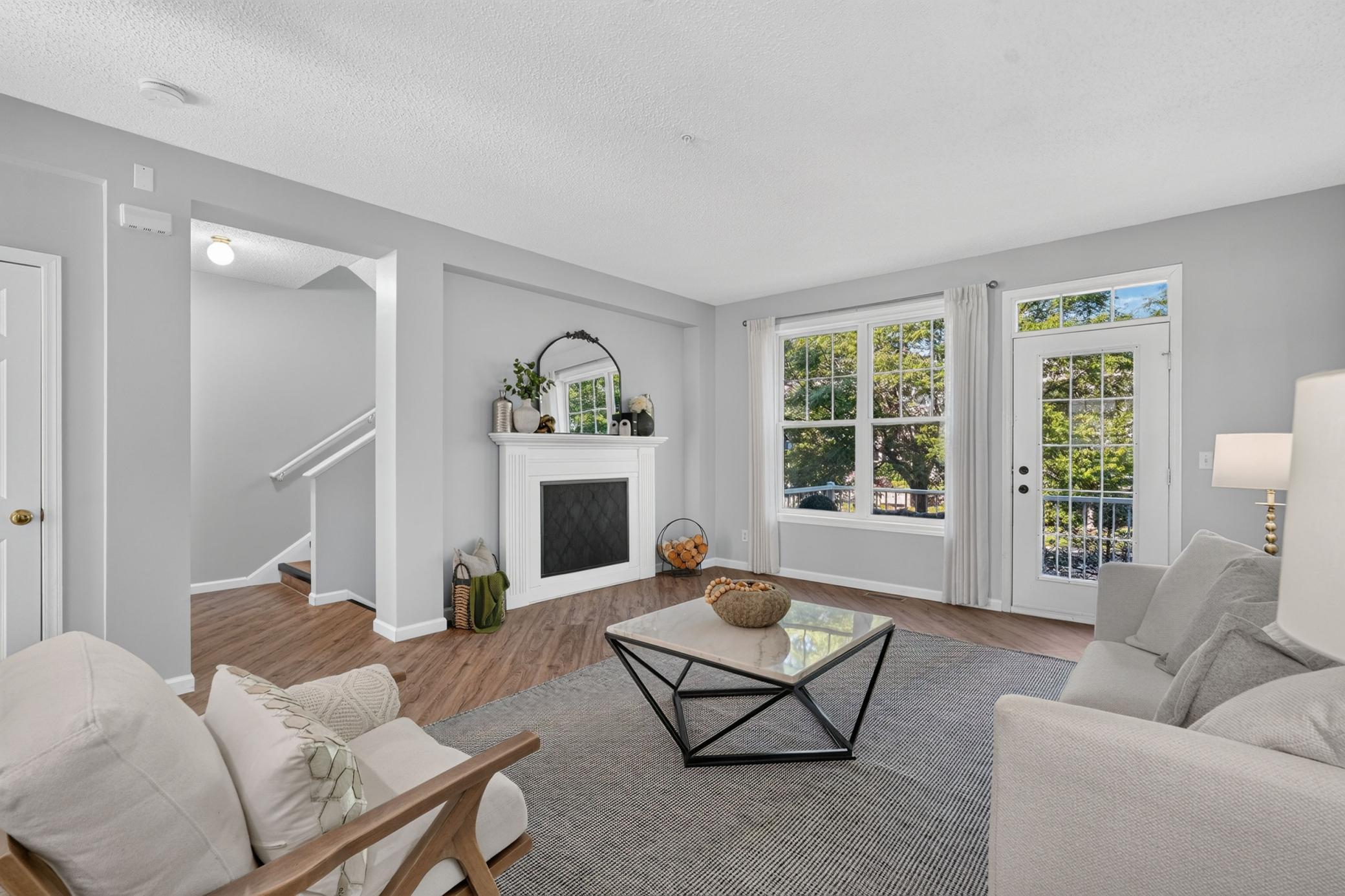 1667 Village Trail E 5
