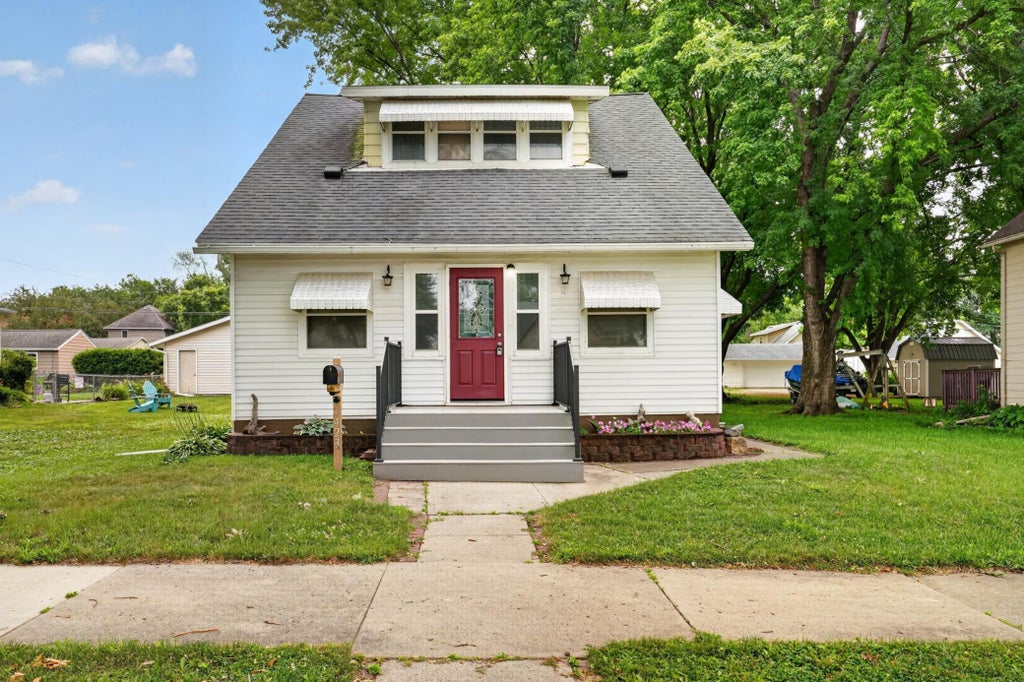 Photo of 1423 N 2nd Street, Mankato, MN 56001 (MLS # 7162865)