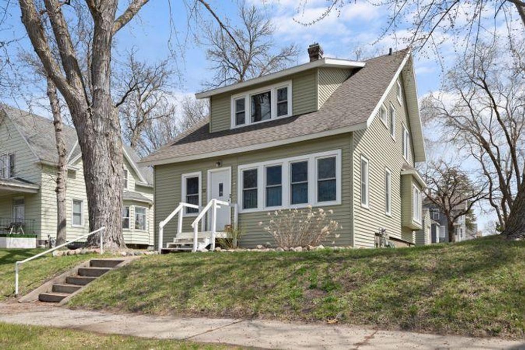 Photo of 712 10th Avenue S, Saint Cloud, MN 56301 (MLS # 7052516)