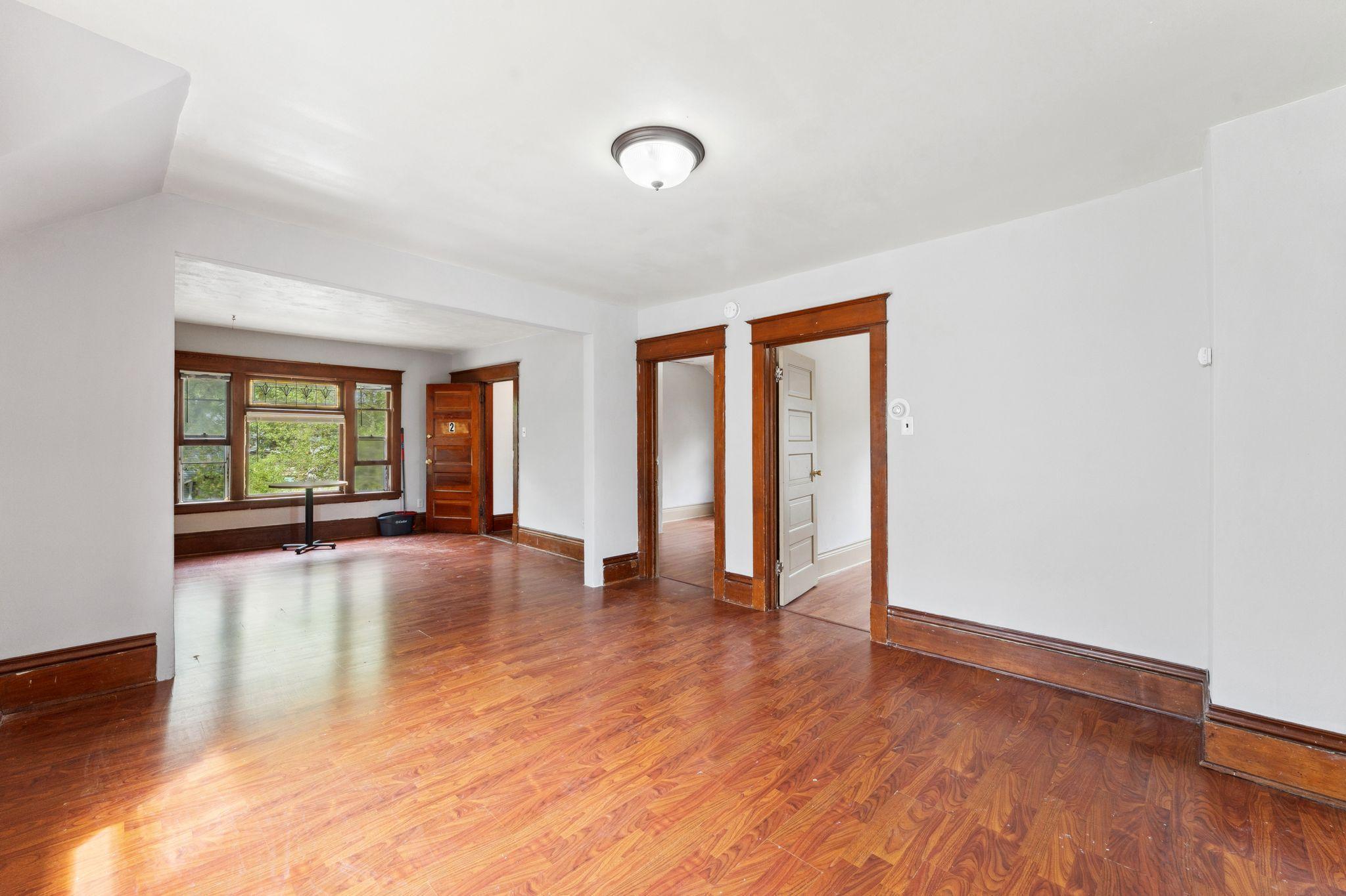 906 5th Street E